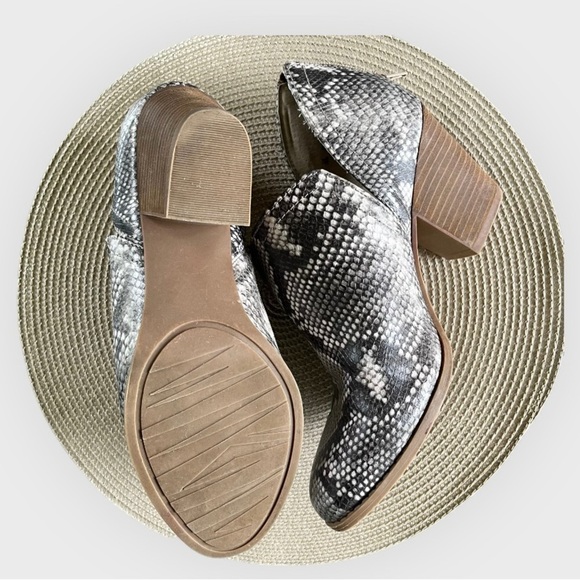 Carlos Santana Snake Skin Carmin Ankle Booties Women’s 10 Stacked Heel - Picture 5 of 6